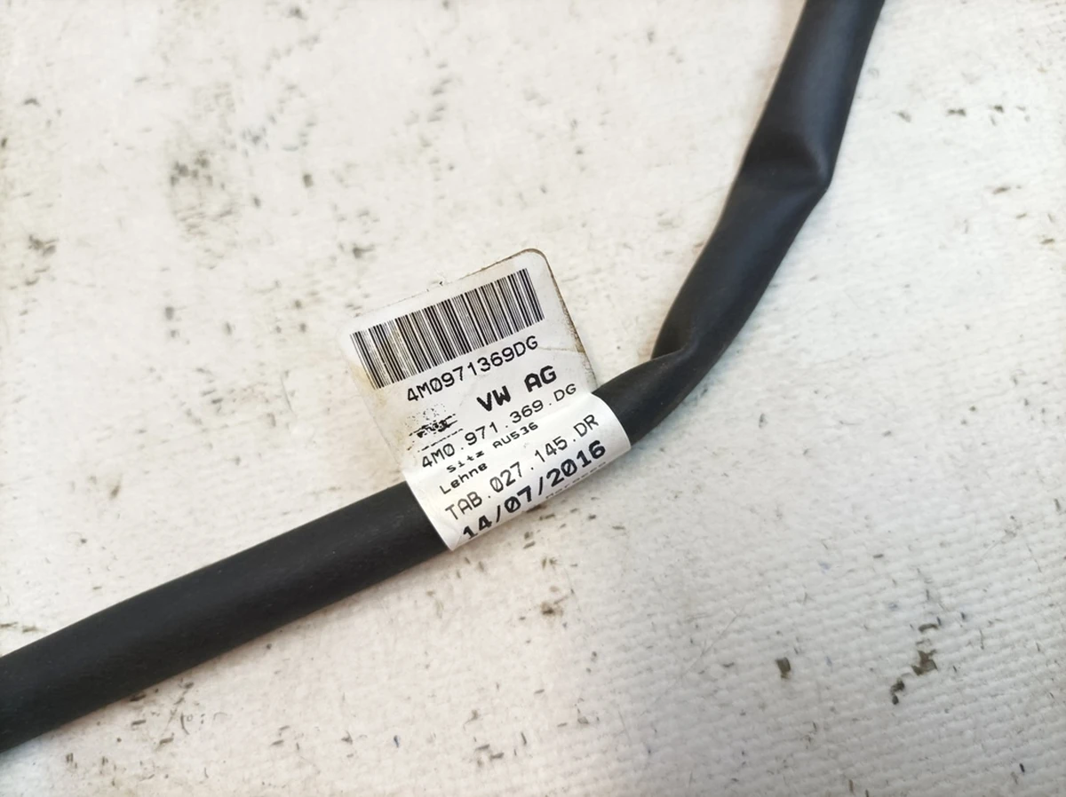 Wiring for backrest adjustment and lumbar support with oxidized contacts Audi Q7 4M0971369DG