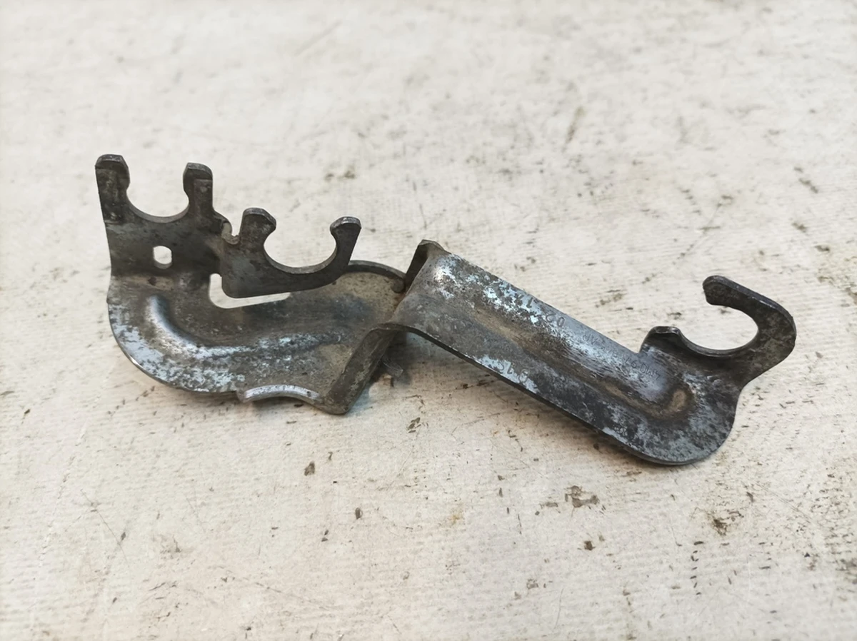 Кронштейн кріплення задній лівий Audi Q7 4M0971845AR