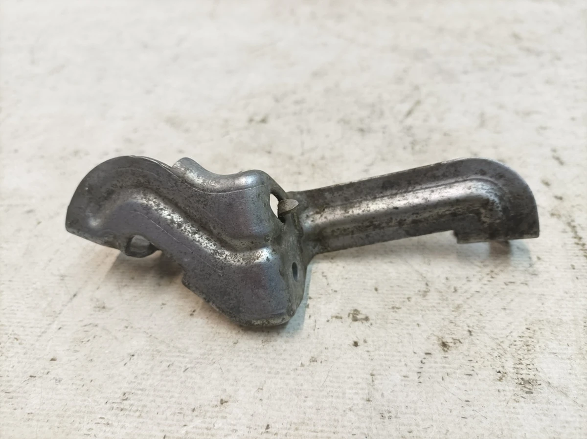 Кронштейн кріплення задній лівий Audi Q7 4M0971845AR