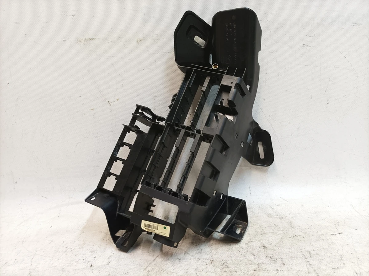 Крепление блок предохранителей и реле переднее левое Audi Q7 4M0971845BR