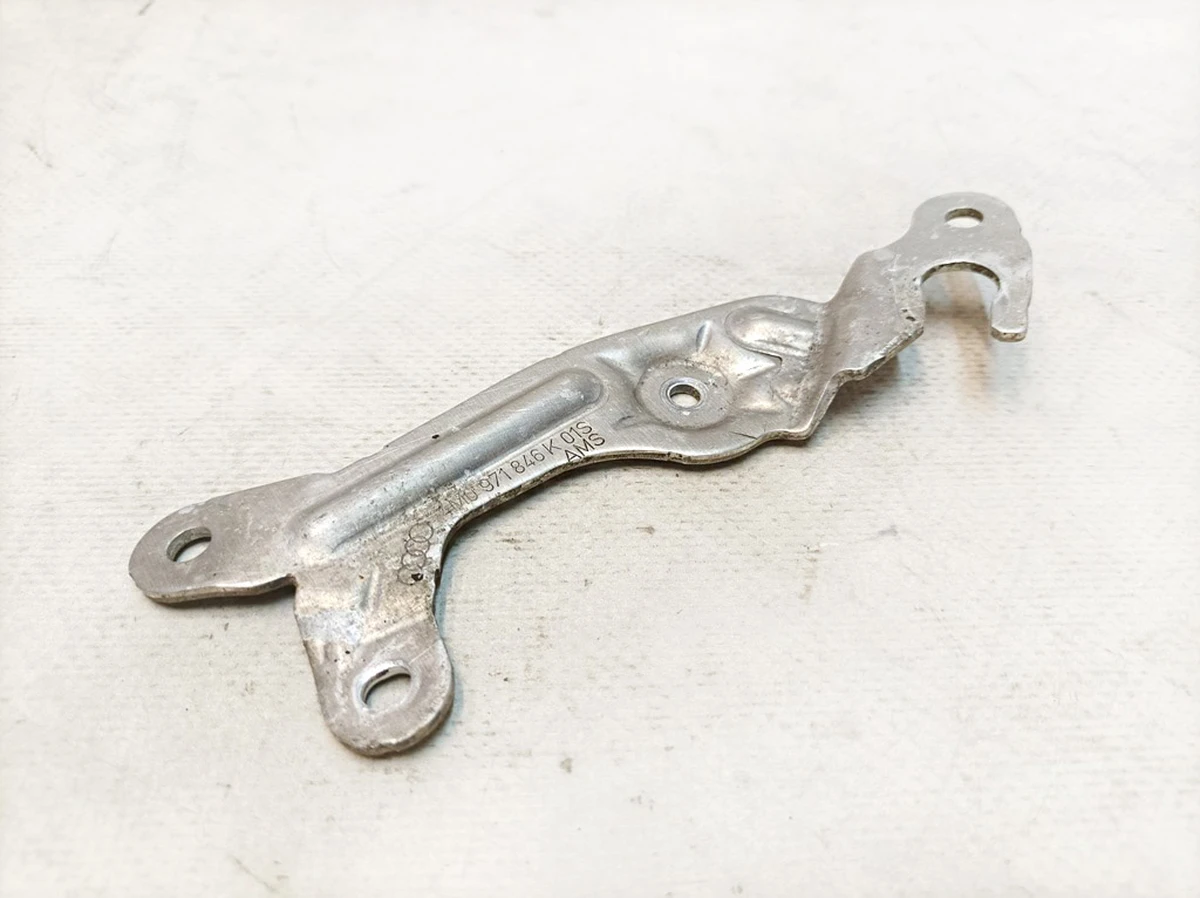 Кронштейн электропроводки стояночного тормоза задний правый Audi Q7 4M0971846K