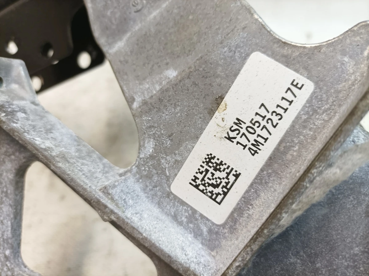 Кронштейн опорный педального узла с педалью томоза в сборе Audi Q7 4M1723117B