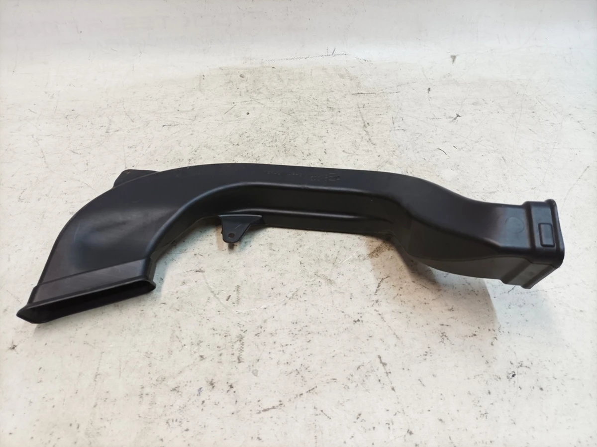 Air duct front right passenger Audi Q7 4M1819656B