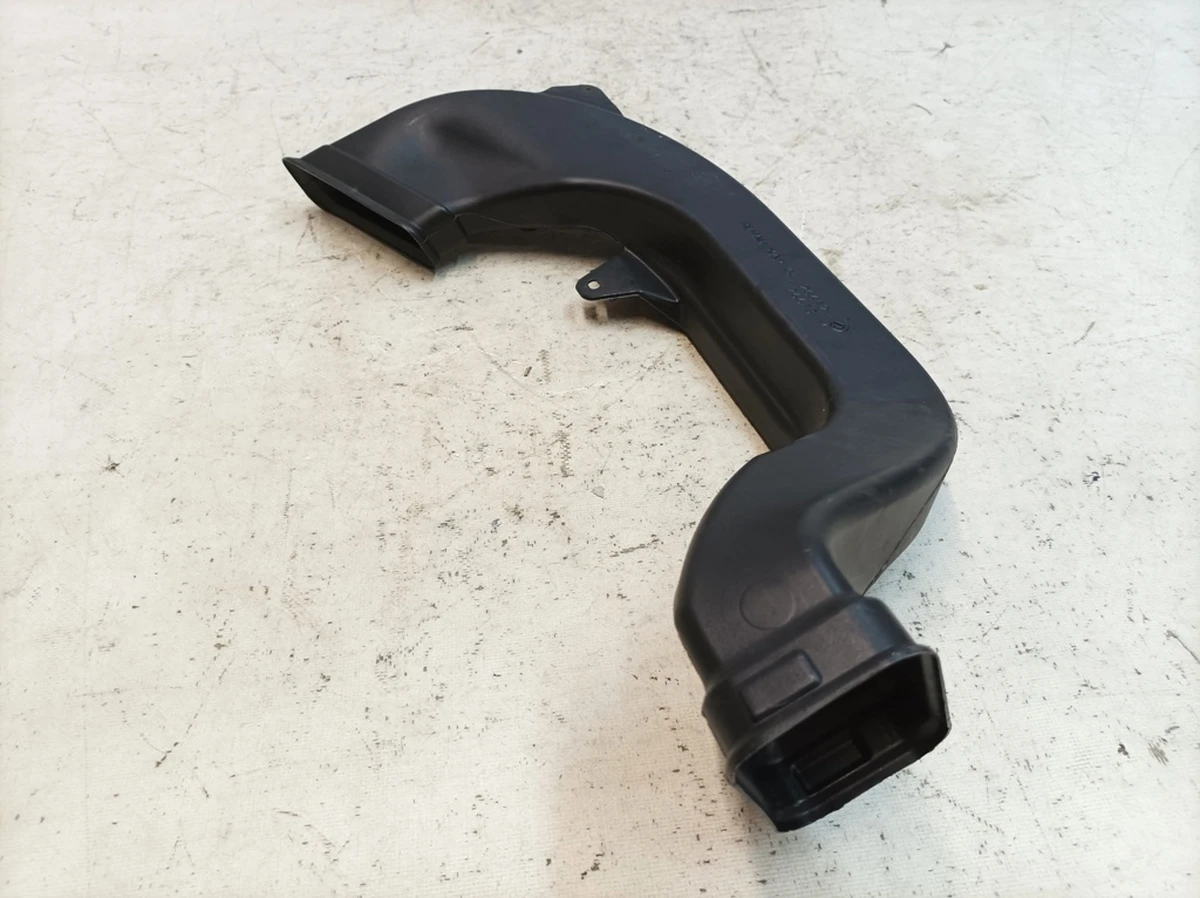 Air duct front right passenger Audi Q7 4M1819656B