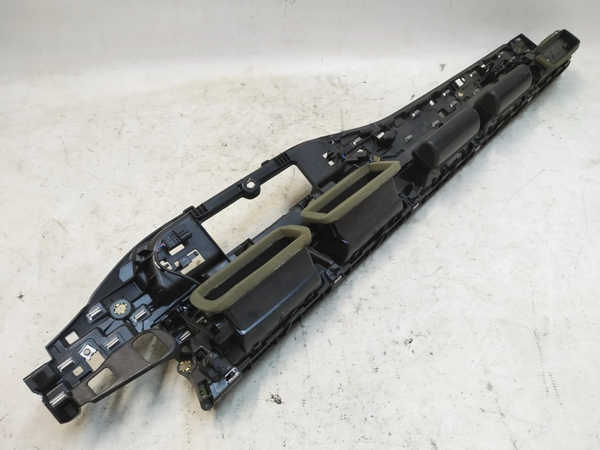 Front panel deflector (torpedo) main damaged Audi Q7 4M1820902AC