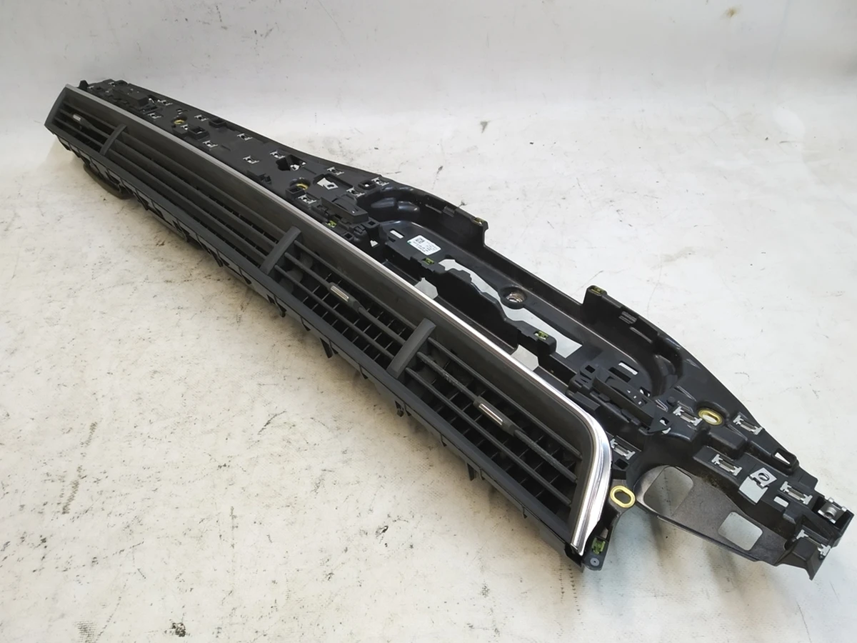 Front panel deflector (torpedo) main damaged Audi Q7 4M1820902AC