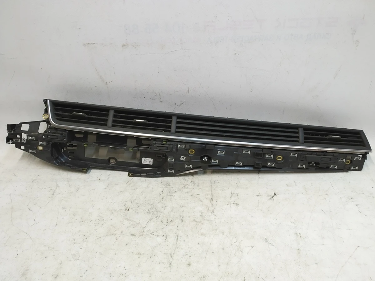 Front panel deflector (torpedo) main damaged Audi Q7 4M1820902AC