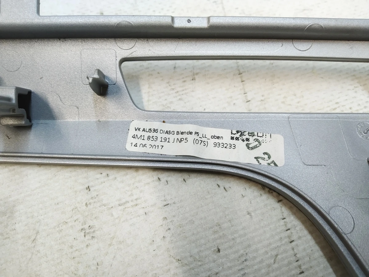 Декоративна накладка передньої панелі (торпедо) ліва NP5 Audi Q7 4M1853191J