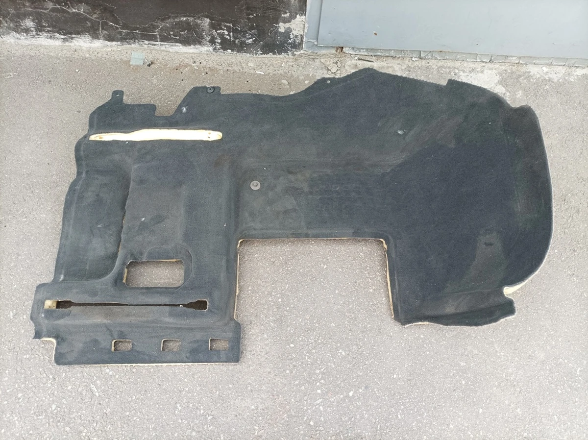 Настил пола (половина) передняя правая часть Audi Q7 4M1863103E