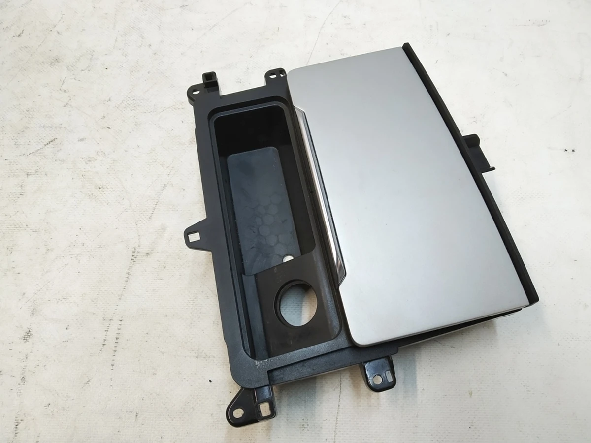 Попільничка центральної консолі в зборі Audi Q7 4M1863273B