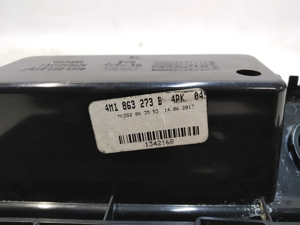 Попільничка центральної консолі в зборі Audi Q7 4M1863273B