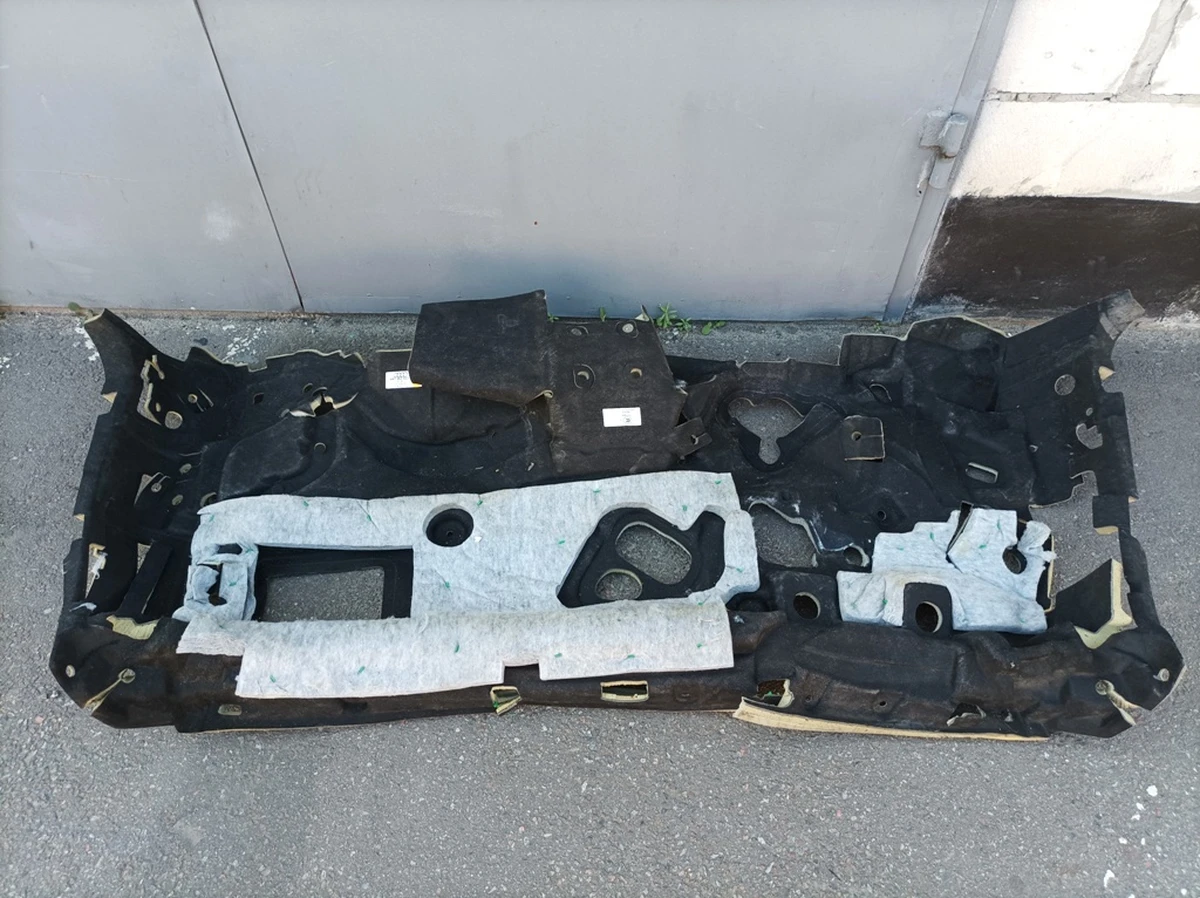 Шумоізоляція підлоги перегородки моторного відсіку та тунелю Audi Q7 4M1863923L