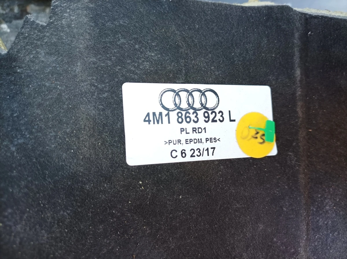 Шумоізоляція підлоги перегородки моторного відсіку та тунелю Audi Q7 4M1863923L