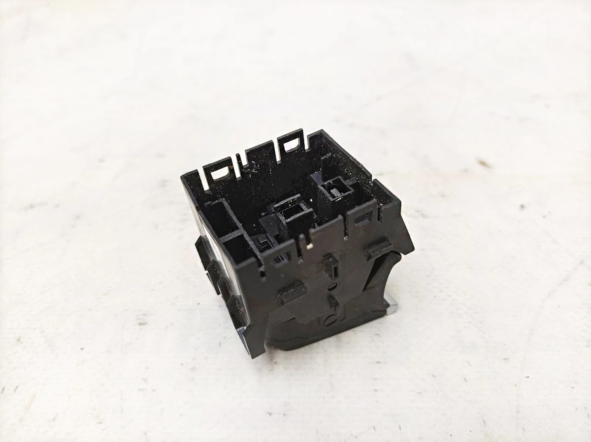 Корпус вимикача гальма стоянки Audi Q7 4M1927225A