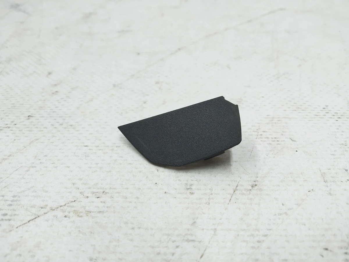 Заглушка ручки наружной двери передней задней левой Audi E-tron 4M8837109