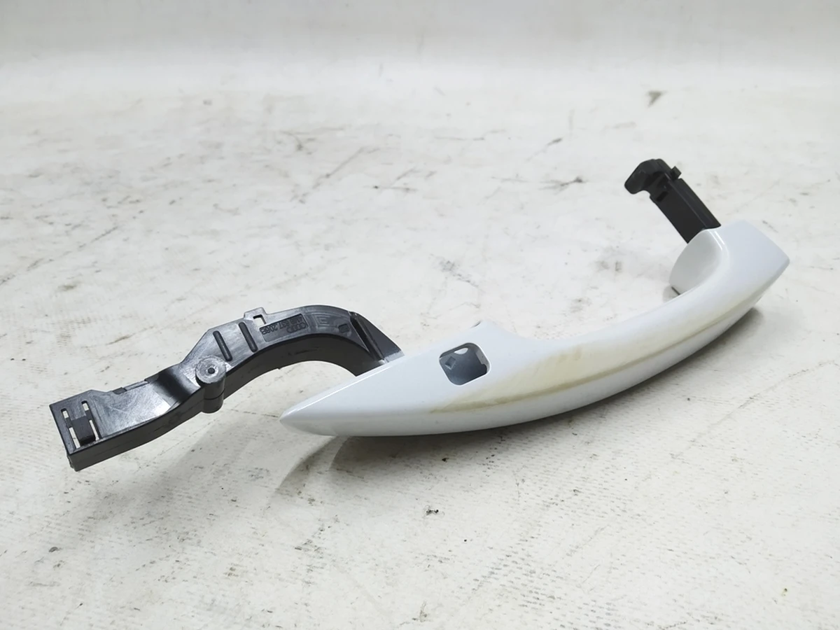 Ручка дверей зовнішня передня задня права S9R gletscherweiss Audi E-tron 4M8837206B