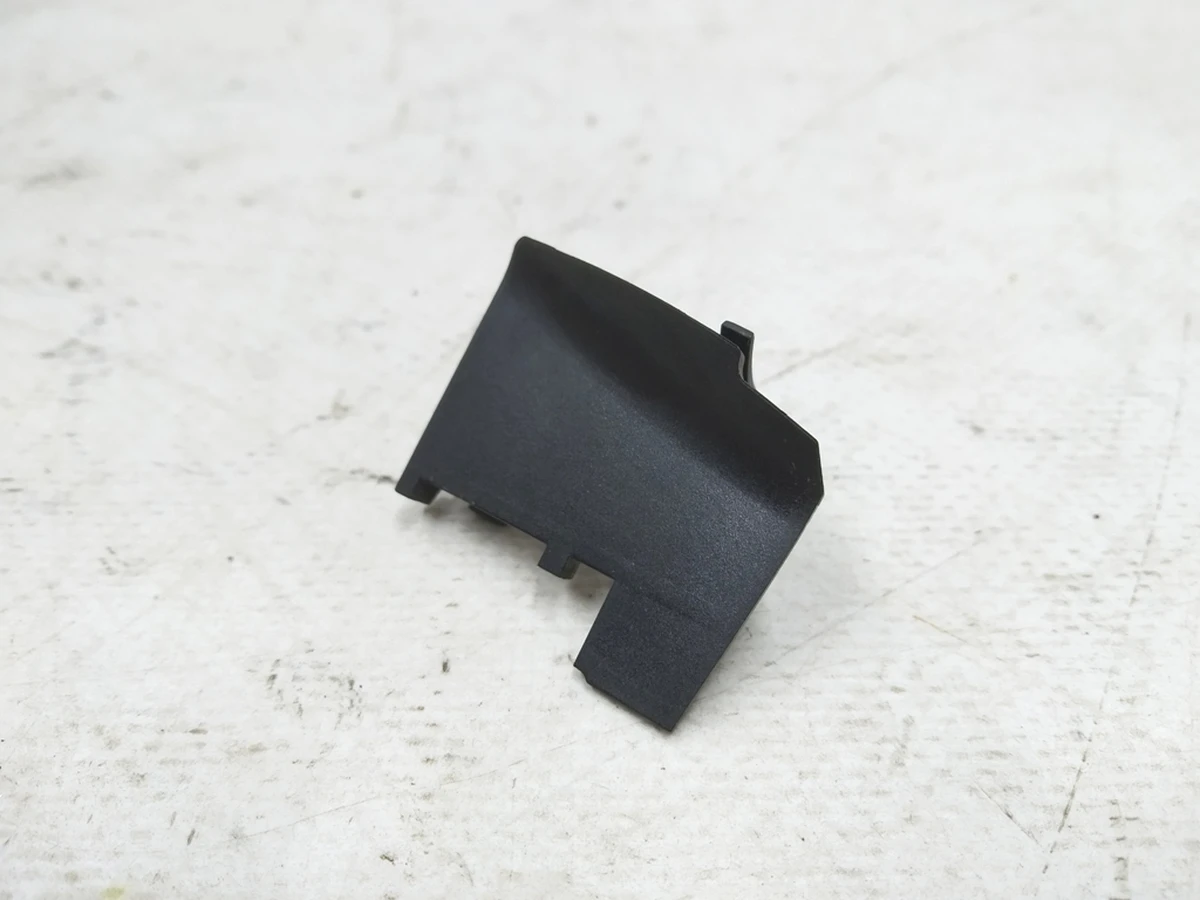 Заглушка ручки зовнішніх дверей передніх задніх лівий Audi E-tron 4M8947133