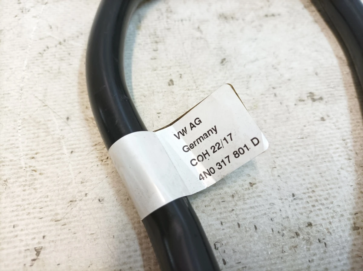 Pressure oil line for transmission oil cooling assembly Audi Q7 4N0317801D