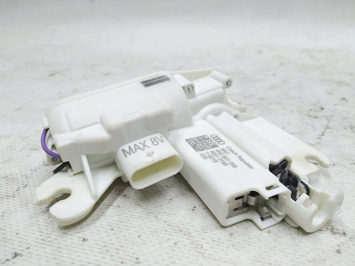 Привідний блок замку двері передньої задньої лівої Audi E-tron 4N0837059