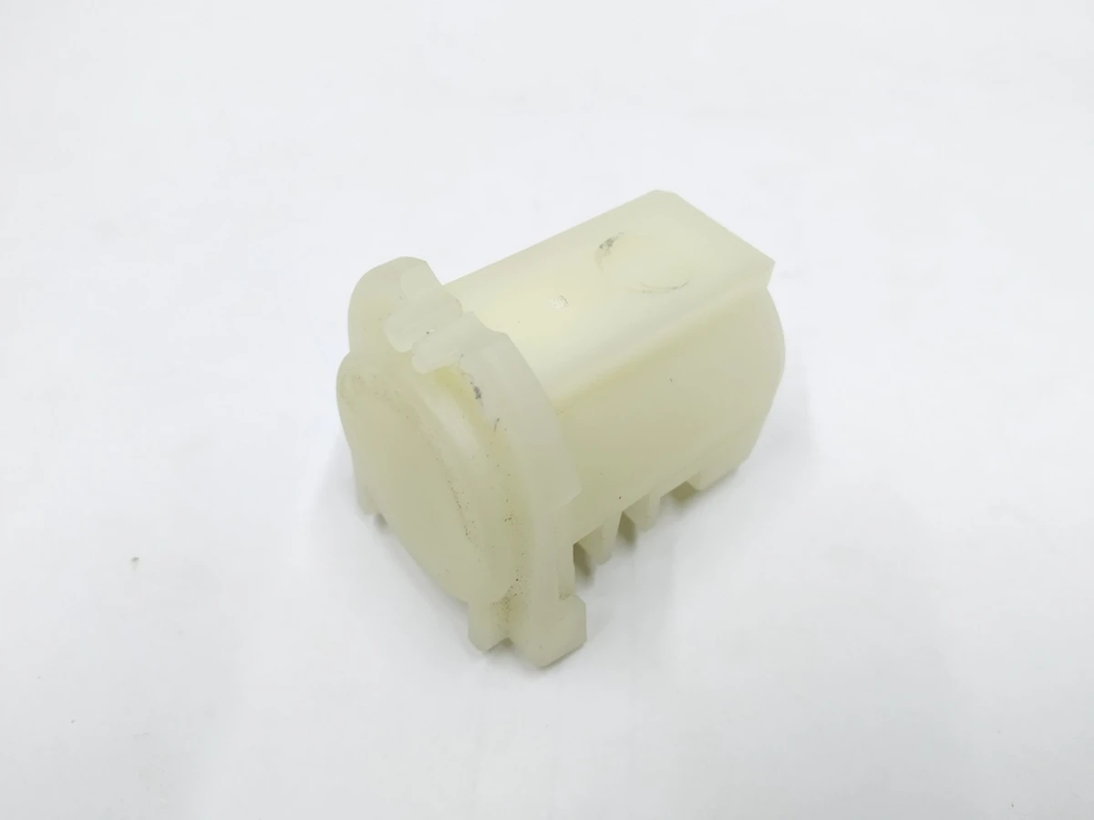 Крепление накладки наружной ручки двери передней задней правой Audi E-tron 4N0837167