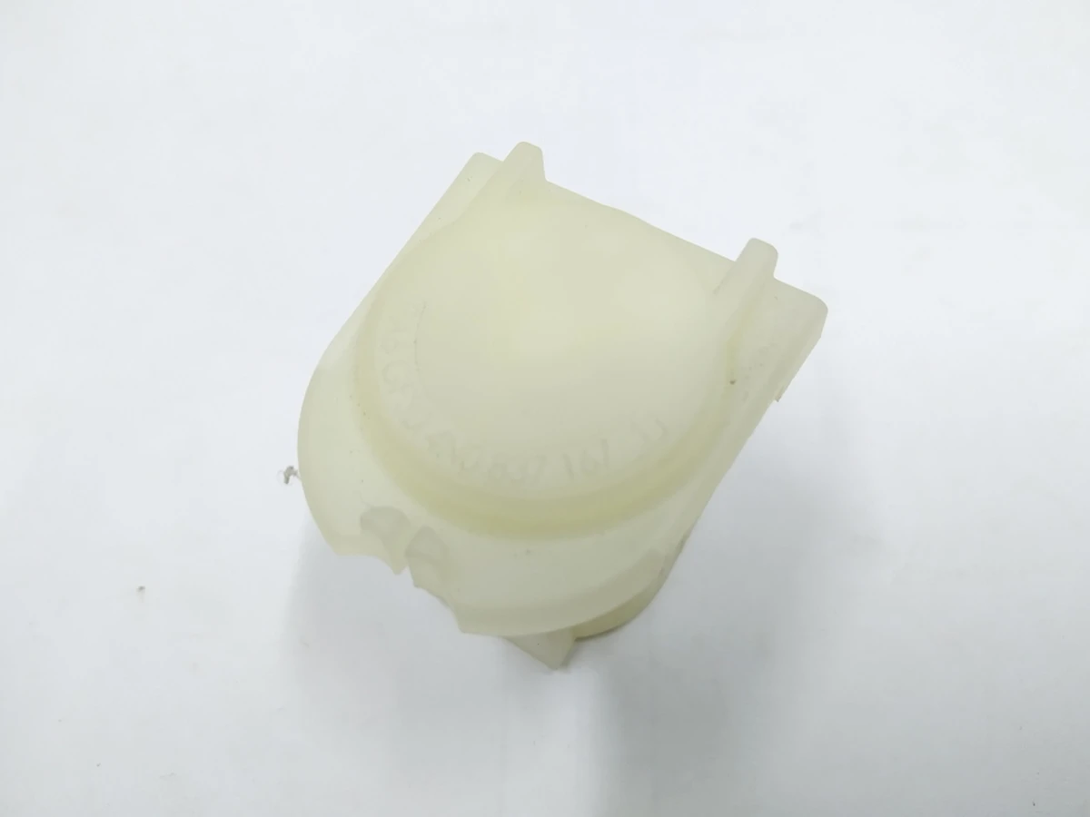 Крепление накладки наружной ручки двери передней задней правой Audi E-tron 4N0837167