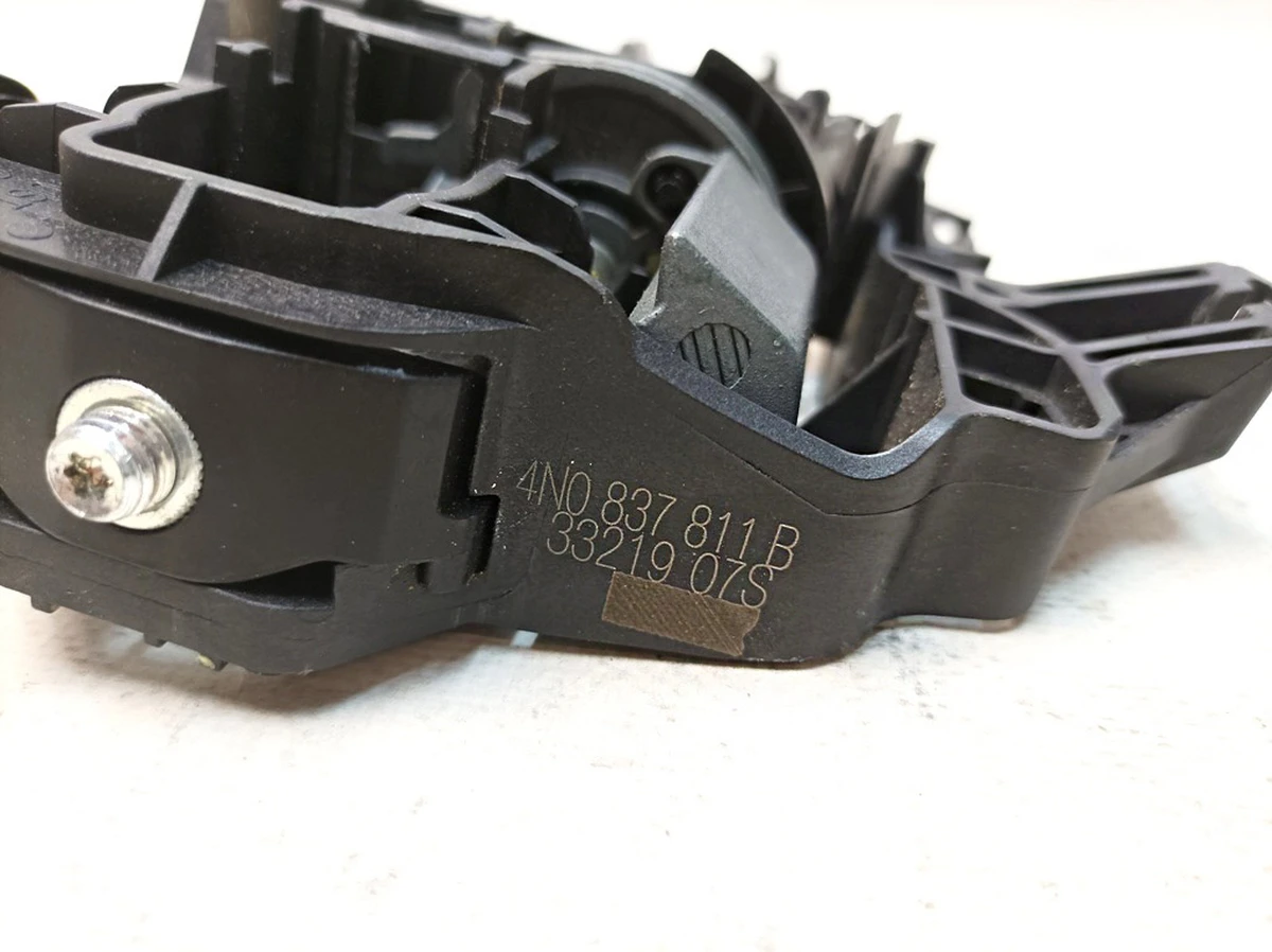 Front rear left outer door handle housing with opening mechanism Audi E-tron 4N0837811B