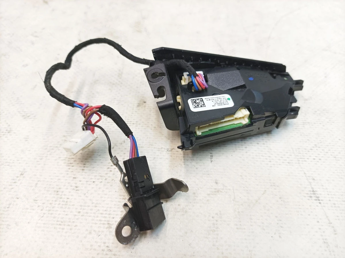 Блок багатофункціональних клавіш рульового колеса правий Audi E-tron 4N0951523G