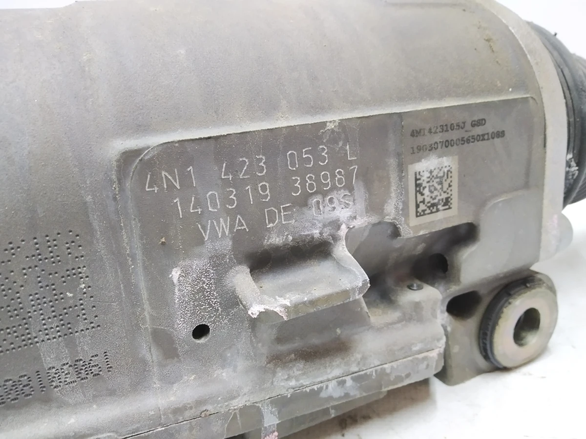 Рульовий механізм з внутрішніми шарнірами кермових тяг Audi E-tron 4N1423053L