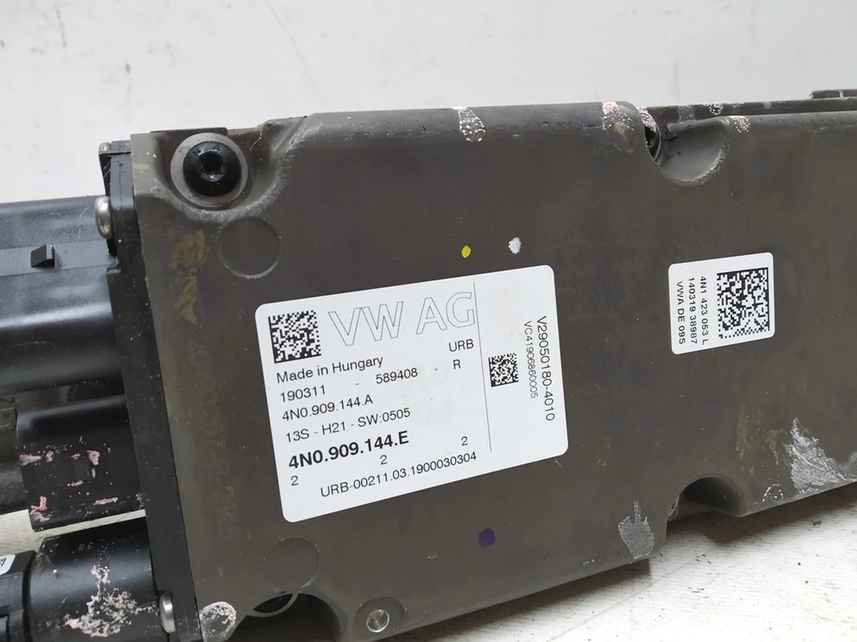 Рульовий механізм з внутрішніми шарнірами кермових тяг Audi E-tron 4N1423053L