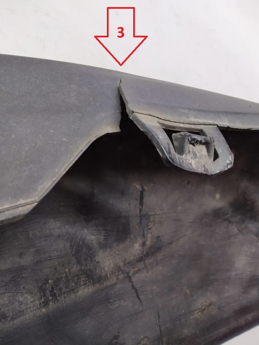 Накладка бампера переднього нижня (губа) з ушкодженнями BMW i3 51117296817