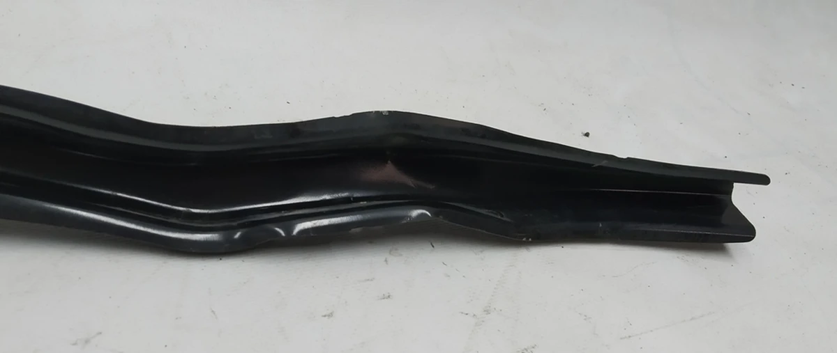 Підсилювач бампера переднього нижній (деформований один край) BMW I3 51117296853