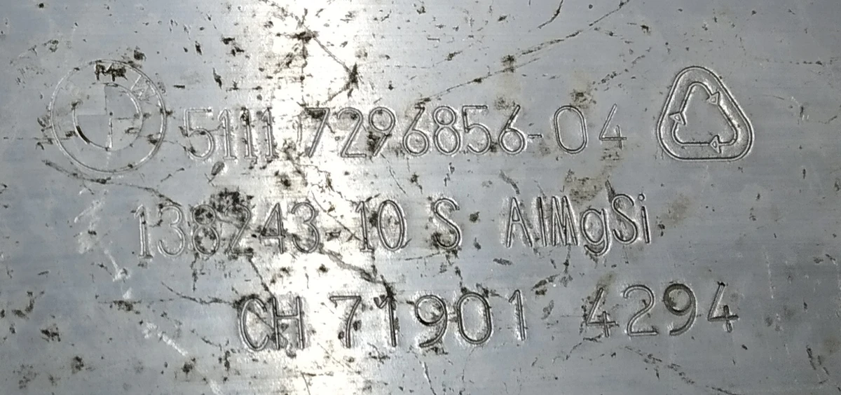 Деформуємий елемент (стакан) основного підсилювача бампера переднього нижній правий BMW I3 51117296856