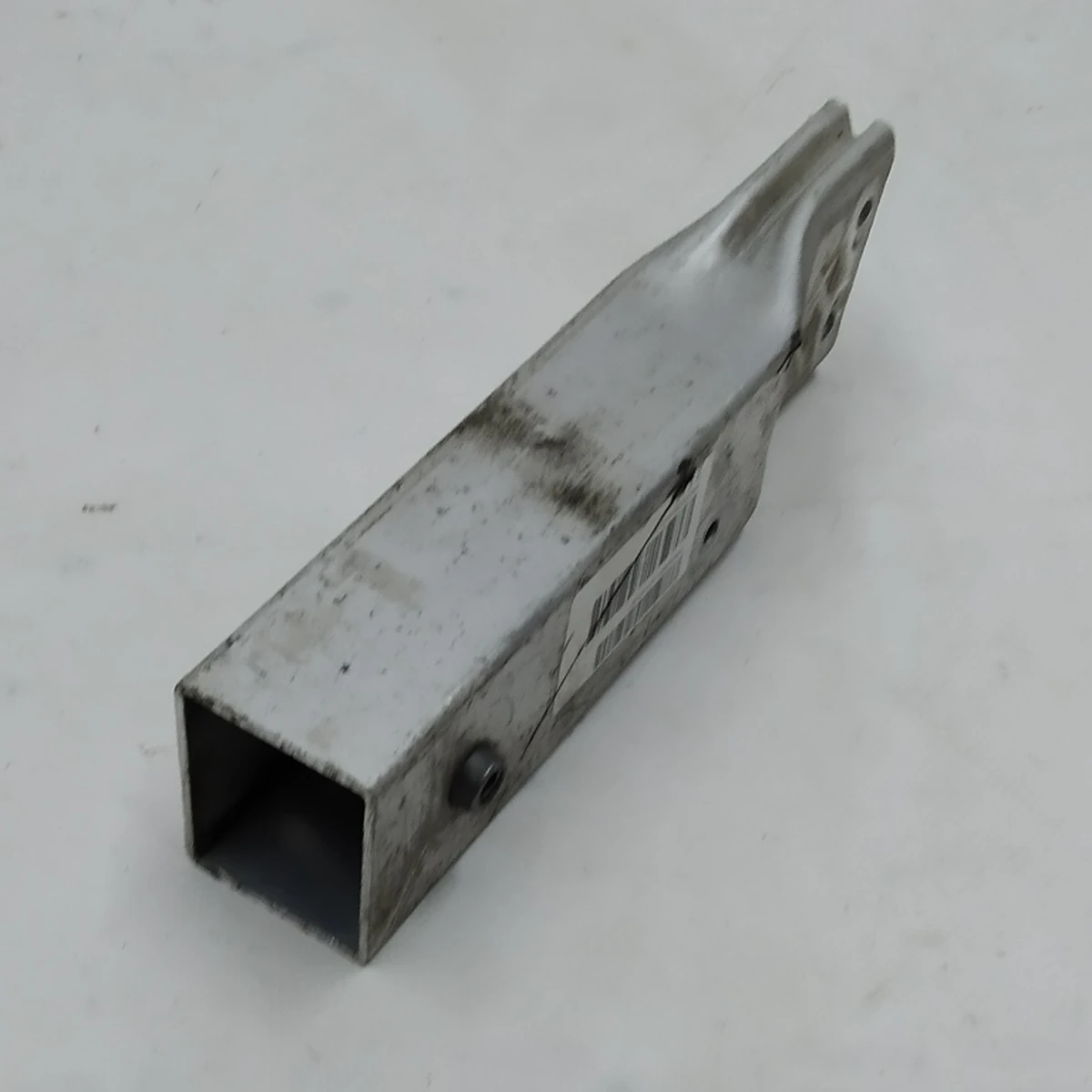 Деформуємий елемент (стакан) основного підсилювача бампера переднього нижній правий BMW I3 51117296856