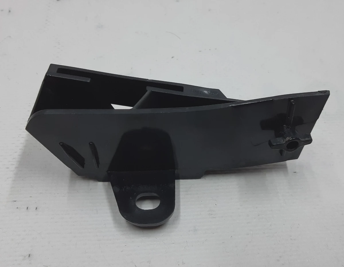 Кронштейн бампера передній лівий BMW i3 51117306347