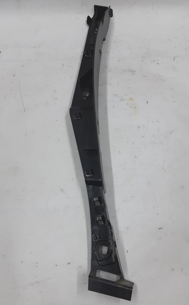 Кронштейн крила заднього правого вертикальний передній BMW i3 51137296756