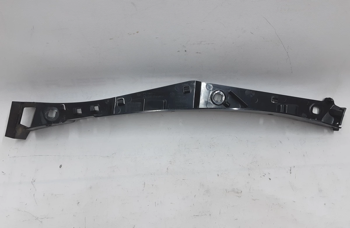 Кронштейн крила заднього правого вертикальний передній BMW i3 51137296756