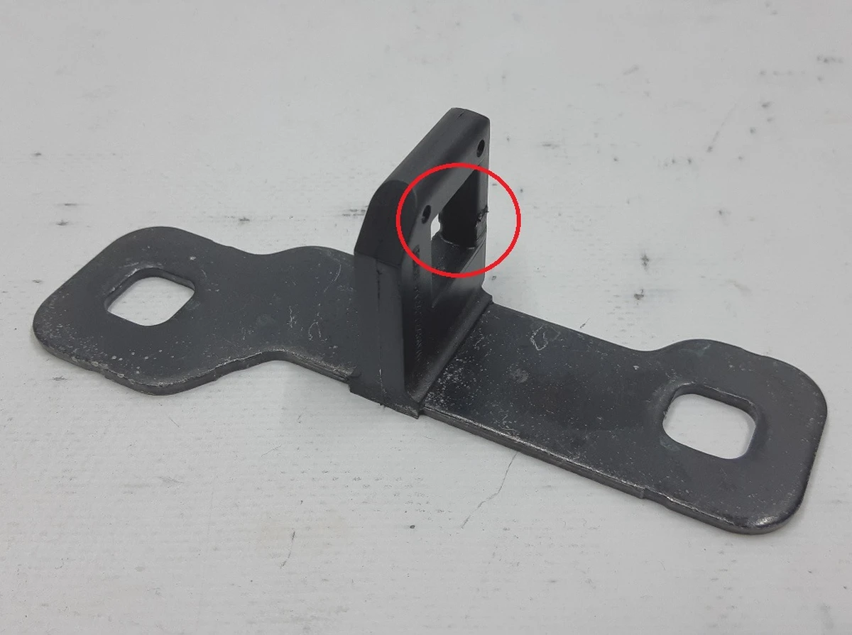 Петля закриття кришки багажника з пошкодженням BMW I3 51247248076