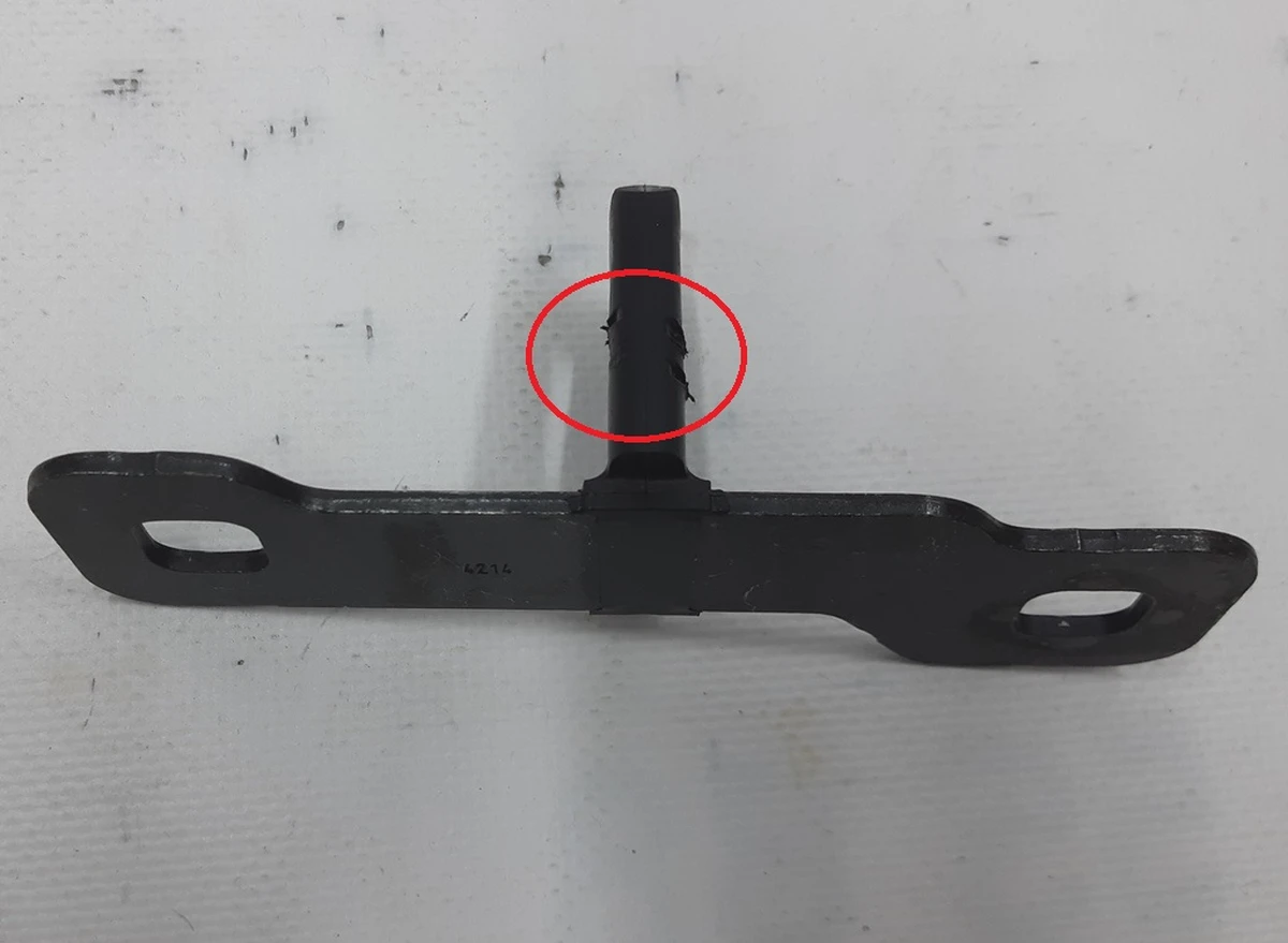 Петля закриття кришки багажника з пошкодженням BMW I3 51247248076