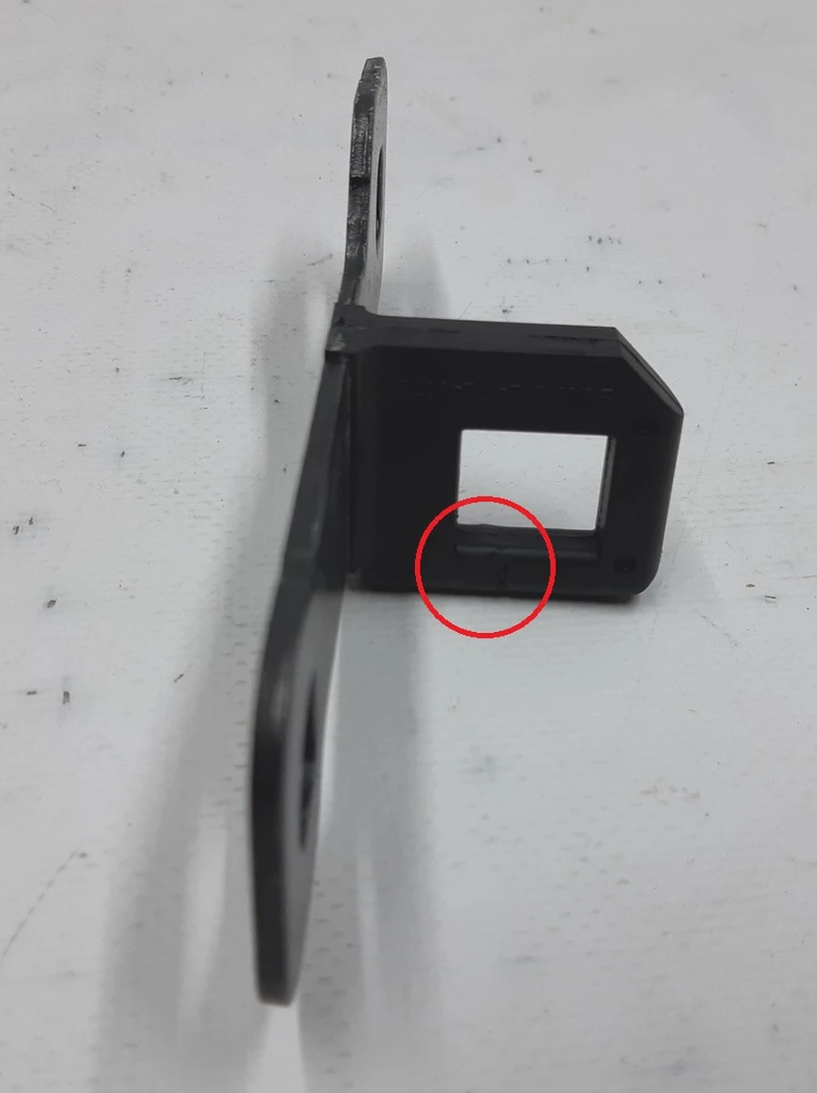 Петля закриття кришки багажника з пошкодженням BMW I3 51247248076