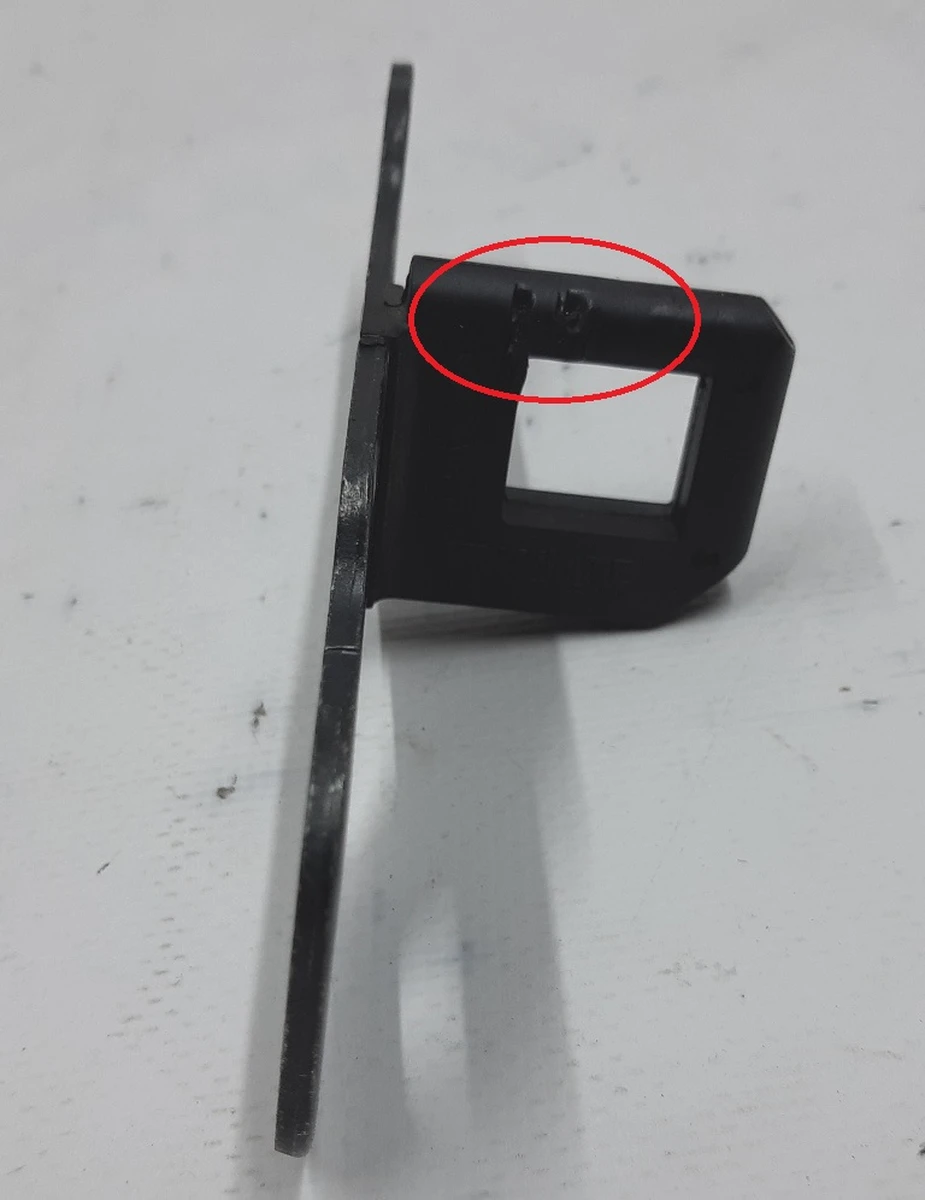 Петля закриття кришки багажника з пошкодженням BMW I3 51247248076