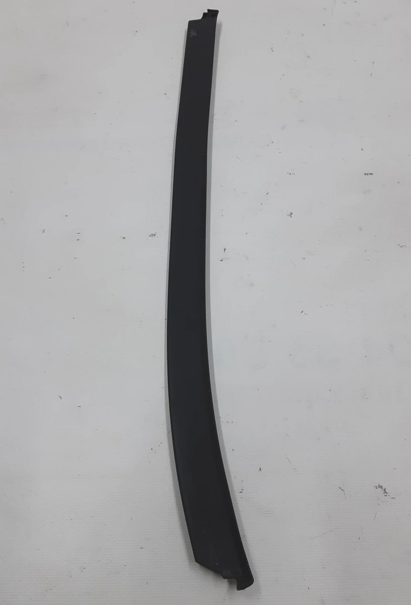 Уплотнитель стекла двери задней правой горизонтальный наружный BMW I3 51357277048