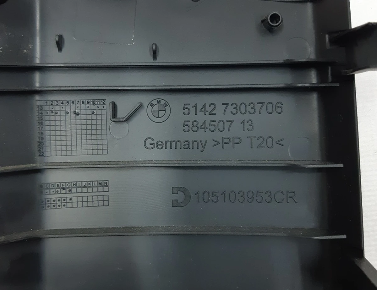 Вставка декоративна накладки стійки B верхній правій BMW I3 51427391330