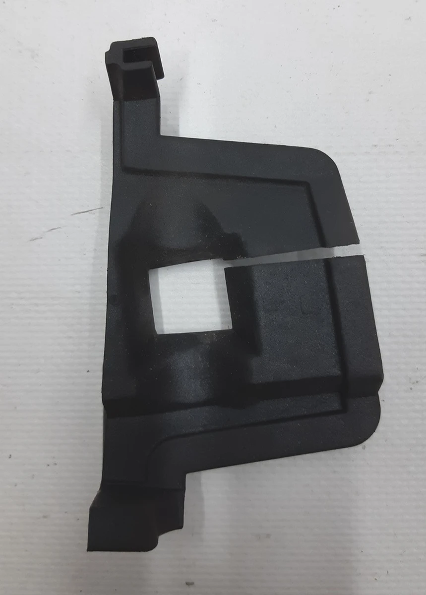 Накладка резиновая петли нижней двери задней правой BMW I3 51427363180