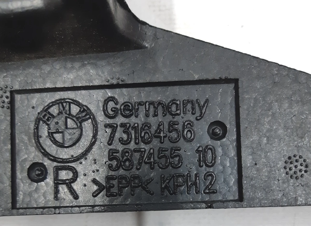 Заповнювач пустот двері передньої правої зовнішній BMW I3 51717316456