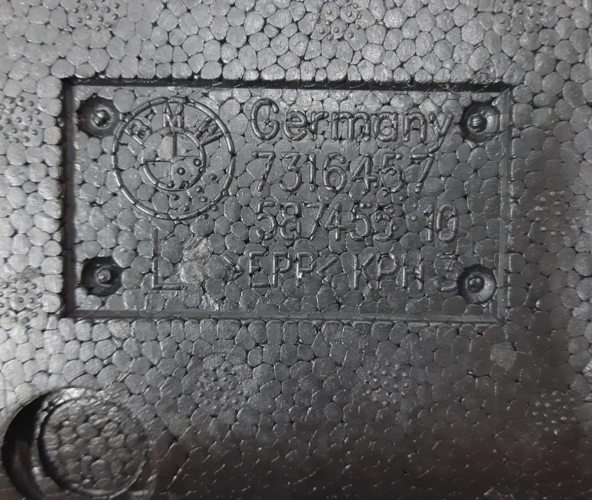 Заповнювач пустот двері передньої лівої внутрішній BMW I3 51717316457