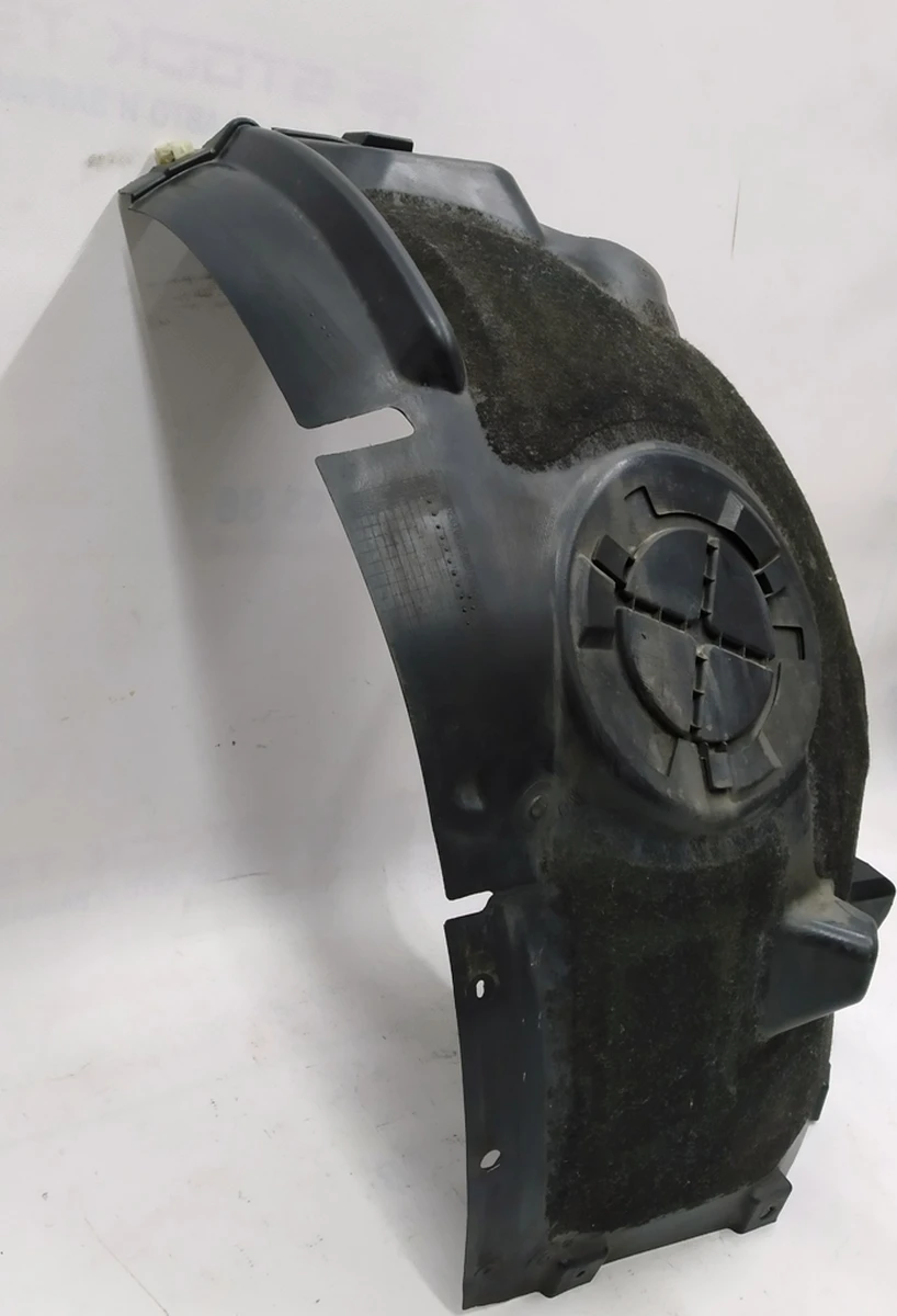 Подкрылок передний правый передняя часть в сборе с клипсой BMW i3 51717368600