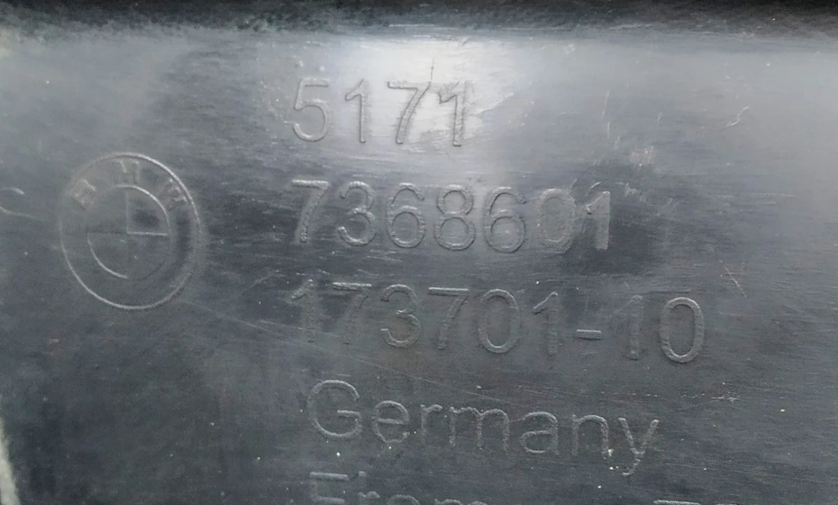 Підкрилок передній лівий задня частина BMW i3 51717368601