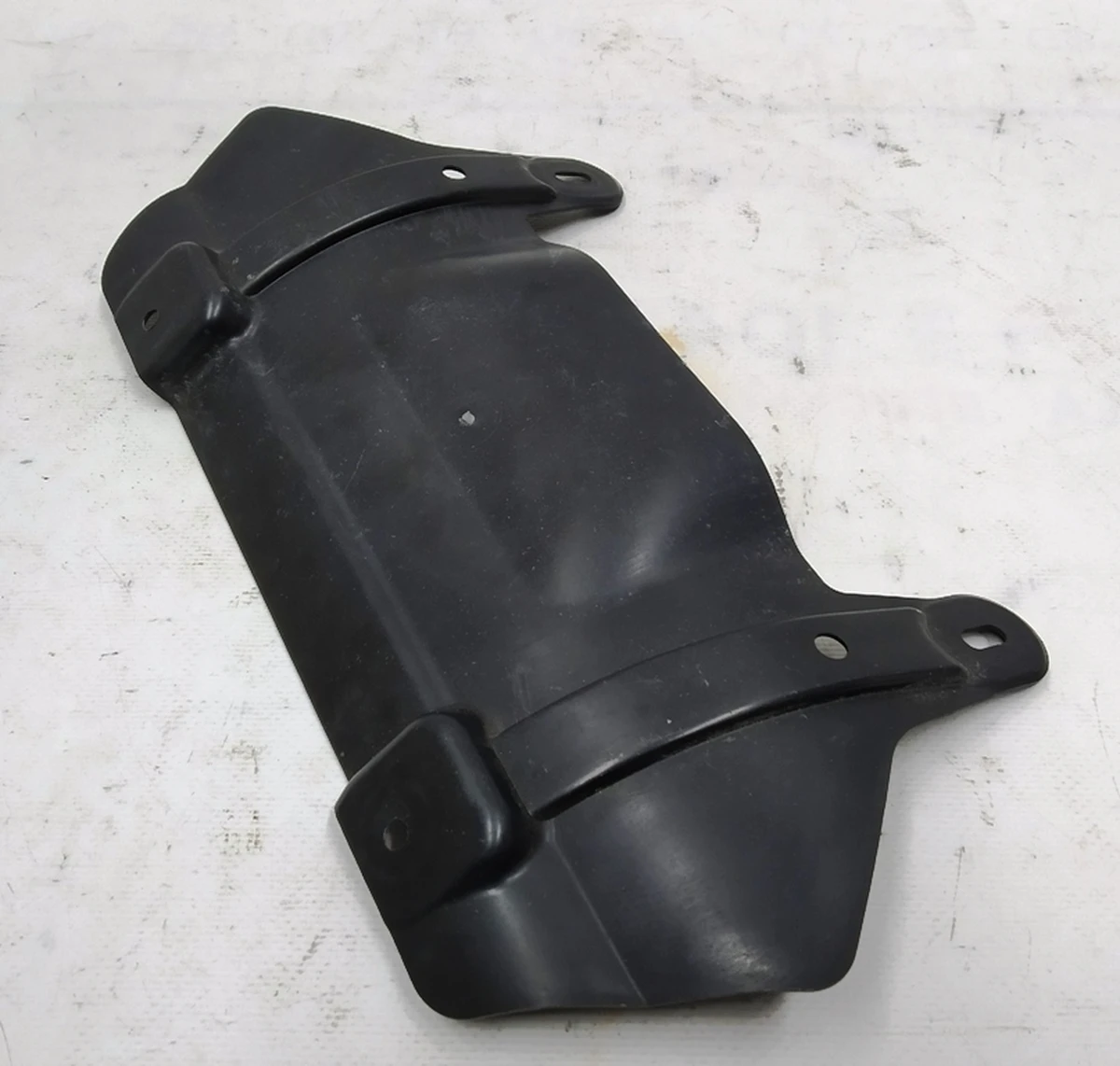 Кришка каналу техобслуговування воздуховода BMW i3 51747305658