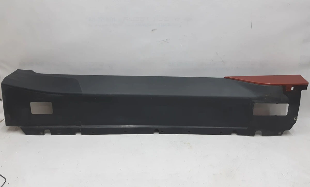 Накладка порога панель рокерная правая (структурная) с декоративными накладками BMW I3 51757368598