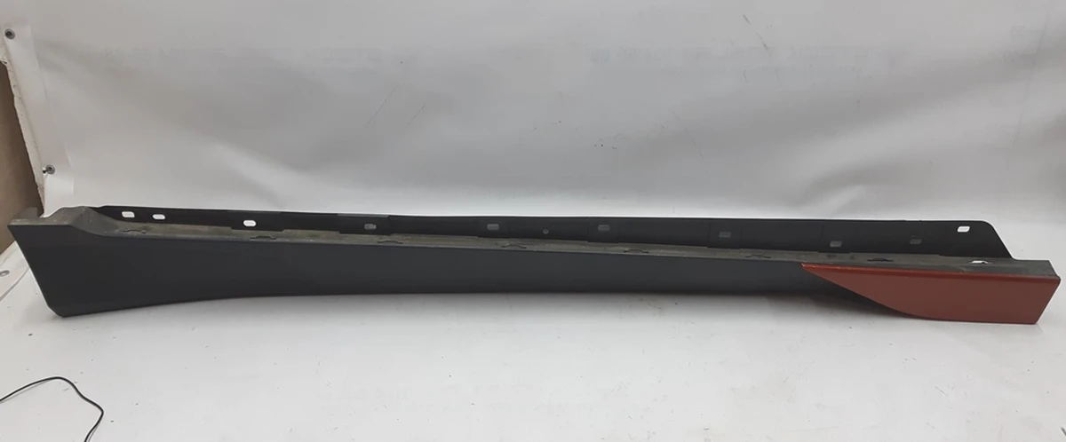 Накладка порога панель рокерная правая (структурная) с декоративными накладками BMW I3 51757368598